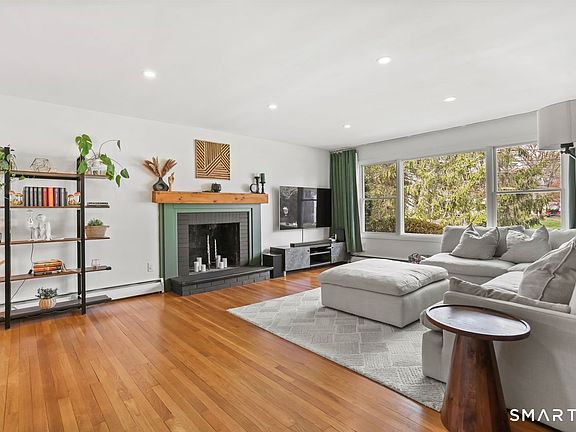 4th image of 19 Ravenwood Road