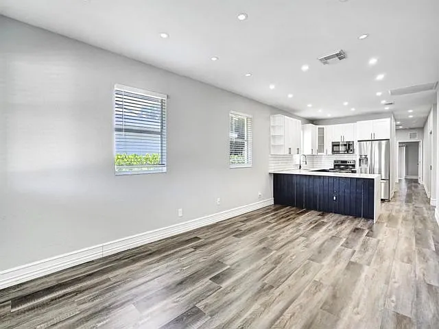 724 SW 9th St — Photo 2