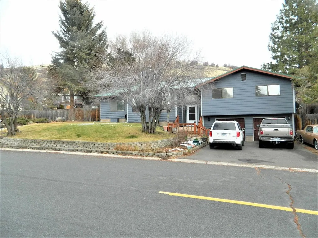 2013 Dawn Dr photo 1