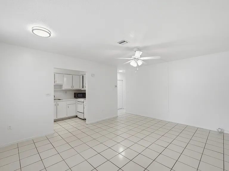 7211 Venetian St #3 — Photo 2