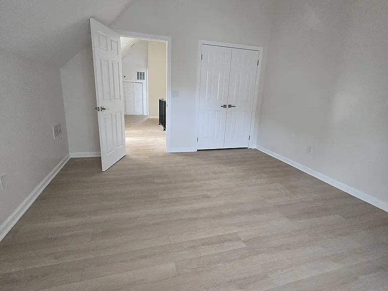 13 Vermont Ave — Photo 18