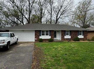 1143 S Paula Ave, Springfield, MO 65804