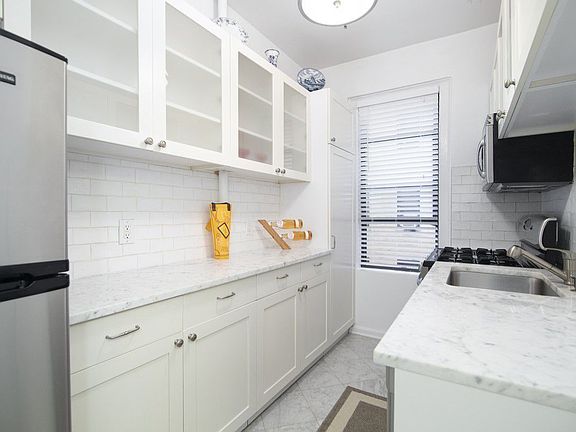 5th image of 442 Hudson St #3D