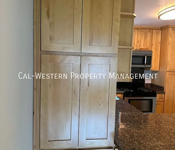 250 Palo Alto Ave #1 — Photo 37