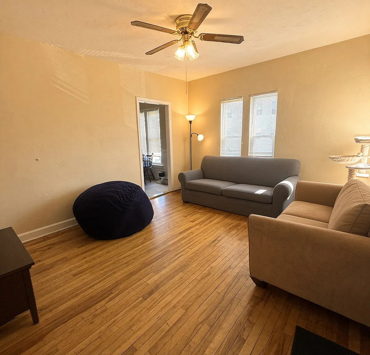 3 bed, 825 sqft, $2,475 — Photo 2