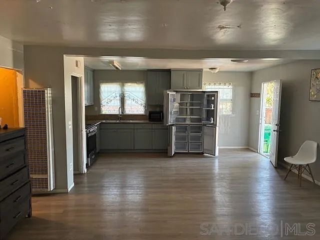 2nd image of 4546 Redwood St