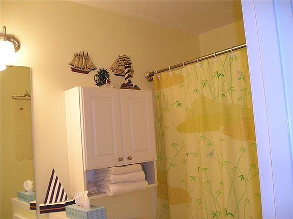 5th image of 3056 S Fletcher Ave APT 204