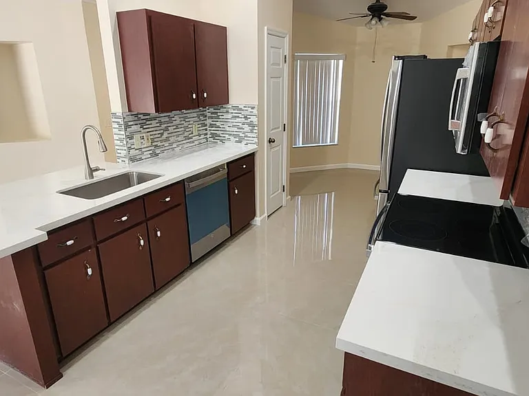 466 Marion Oaks Trl — Photo 6