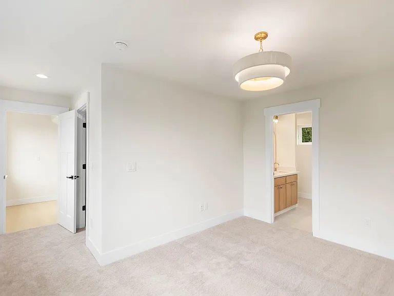 3207 NE 98th St — Photo 18