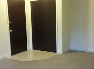 384 W Drahner Rd APT C2, Oxford, MI 48371