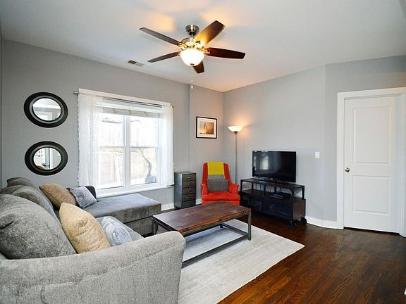 2nd image of 4435 N Leavitt St #2