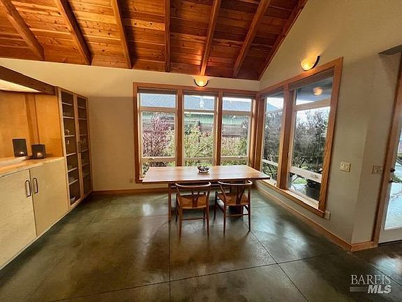 5th image of 126 Sanderson Way