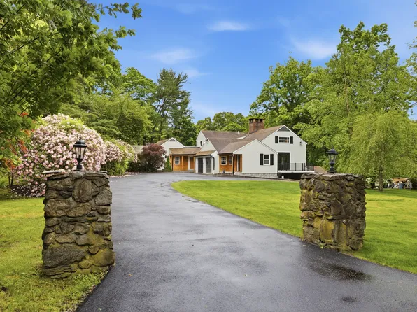 1 Tulip Tree Ln, Norwalk, CT 06851