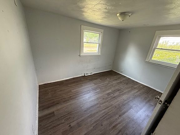 5th image of 1302 Eastbrook Dr