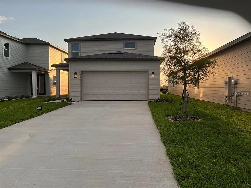 4 bed, 3.0 bath, 2048 sqft, $3,400 — Photo 2