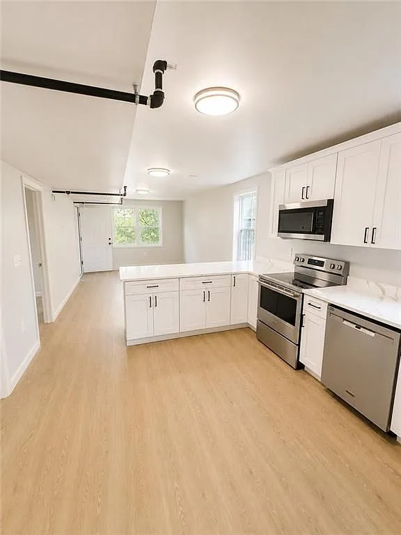 3 bed, 2.0 bath, 1200 sqft, $2,600 — Photo 4
