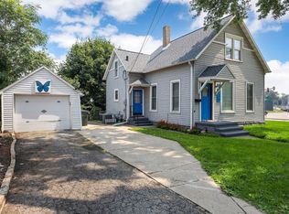 1411 C St SW, Cedar Rapids, IA 52404