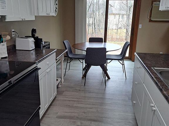 3rd image of 766 Meadow Dr