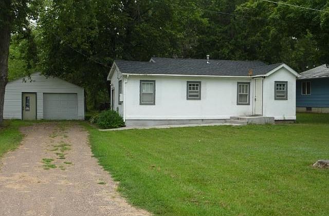 1st image of 905 3rd Ave NW