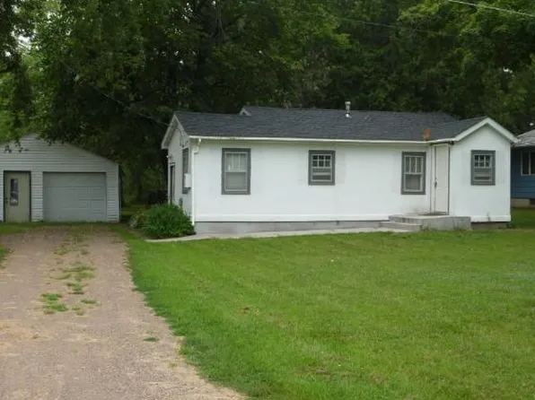 905 3rd Ave NW, Pine City, MN 55063