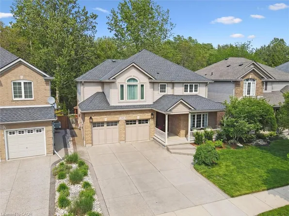 748 Cedar Bend Dr, Waterloo, ON N2V 2R6