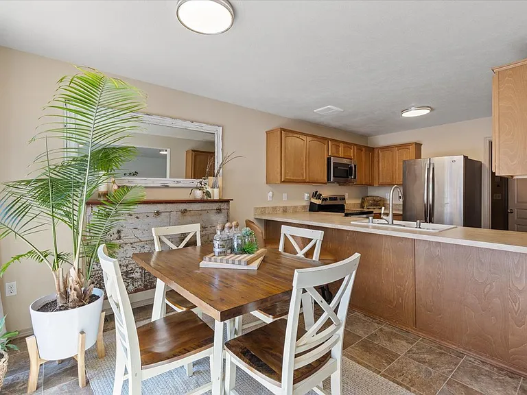 9306 N Mountain Ln — Photo 3