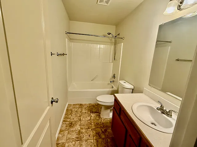 1332 NE Brenda Dr — Photo 6