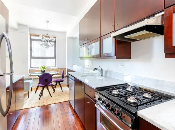 2 Beekman Place 1B image 2 of 12
