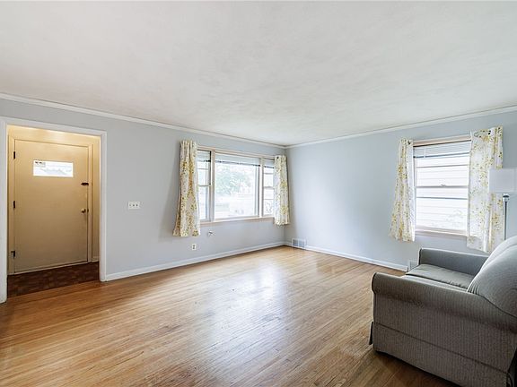 5th image of 227 E Chestnut St