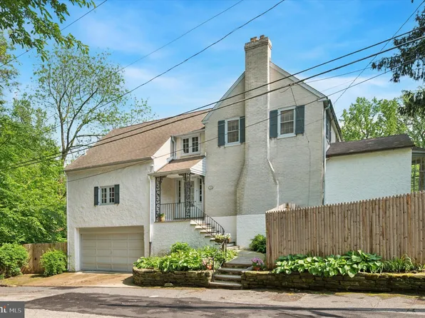 7620 Navajo St, Philadelphia, PA 19118