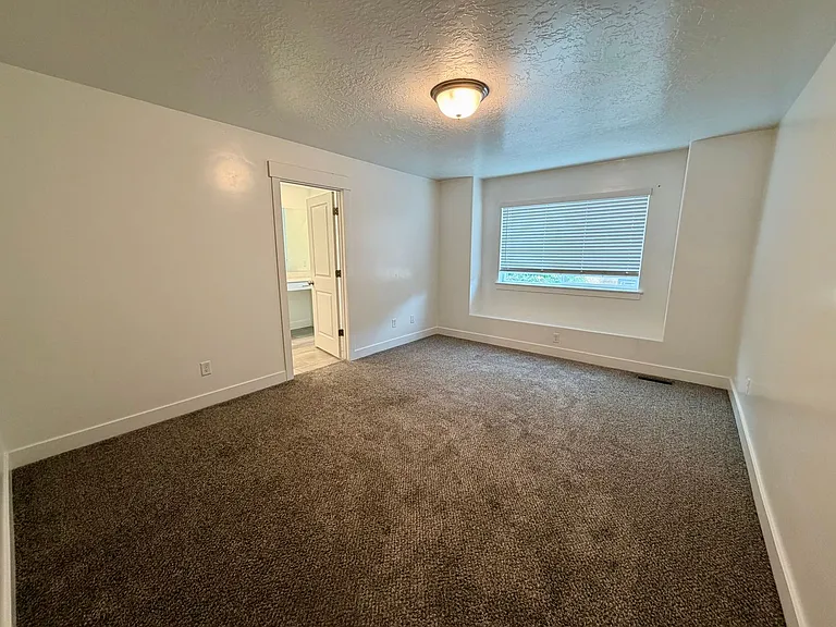 382 E 1850 N #1 — Photo 5