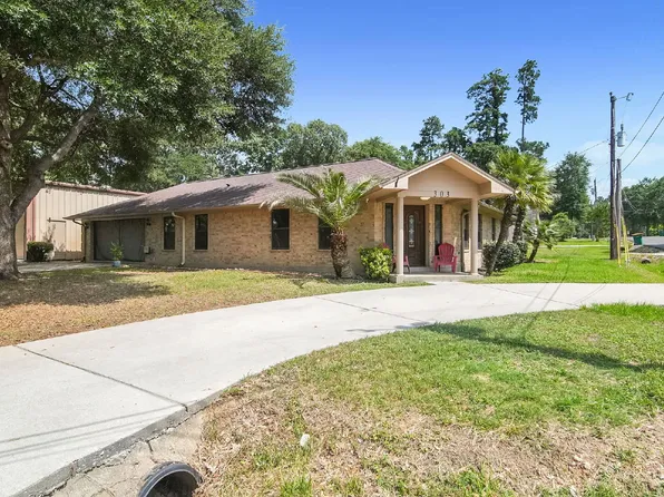 303 Shawnee Dr, Montgomery, TX 77316