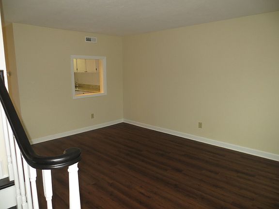 3rd image of 3075C Colonial Way