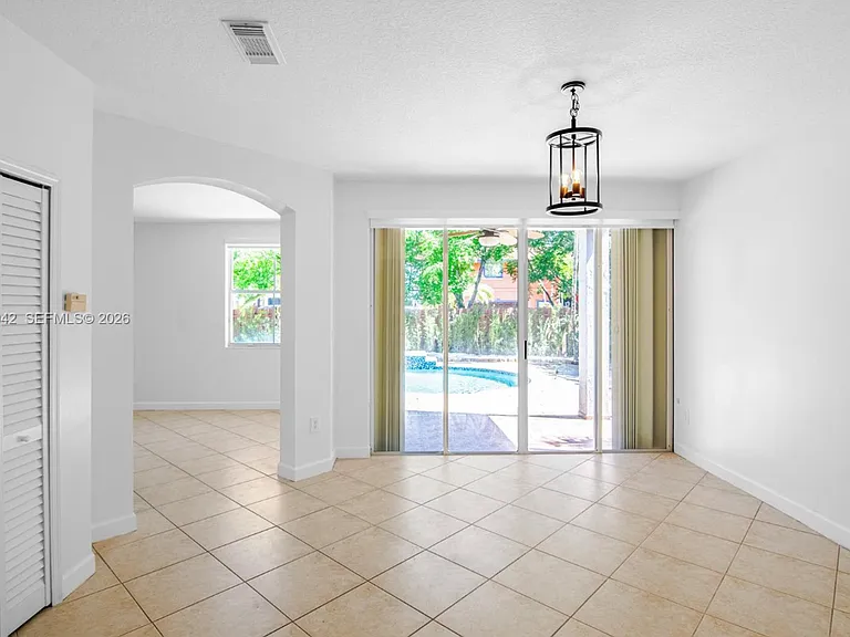 16001 SW 43rd Ter — Photo 5