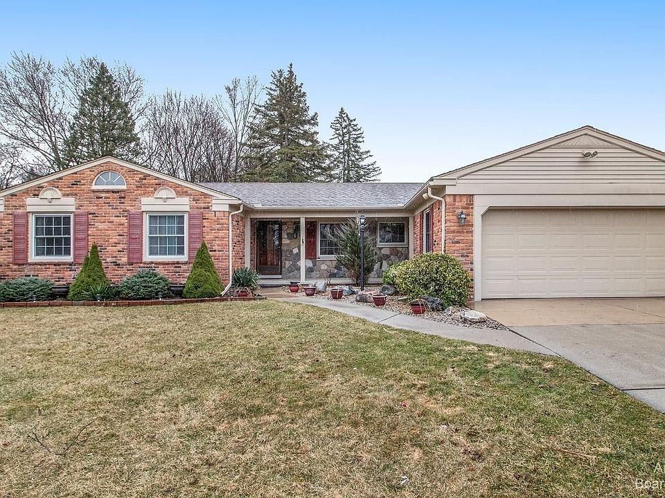 1st image of 17386 Country Club Dr