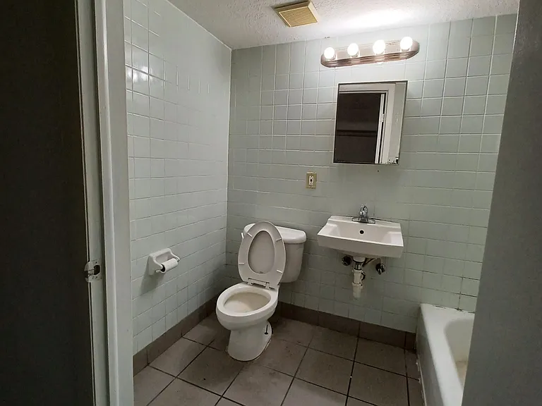 250 NW South River Dr #202 — Photo 6