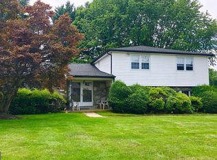 810 Barnswallow Ln, Huntingdon Valley, PA 19006