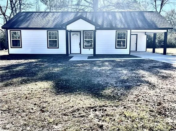 1215 Nevelda St, Coushatta, LA 71019