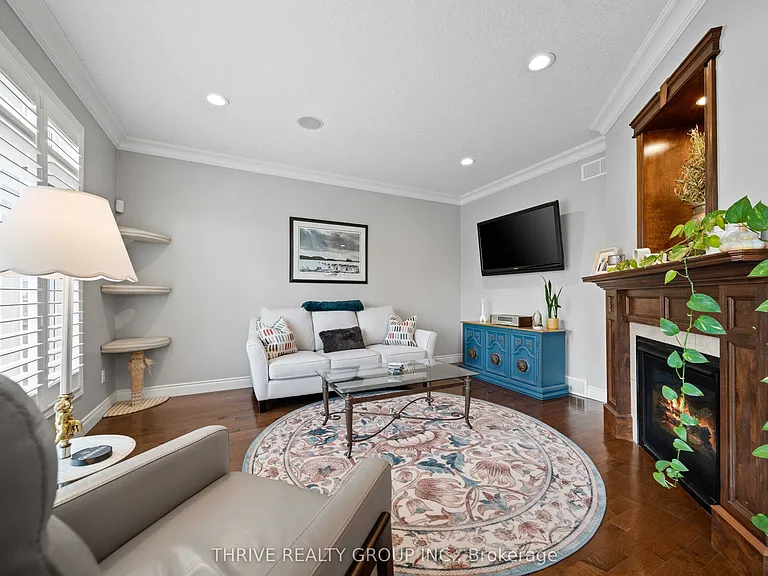 12 Ashwood Cres — Photo 11