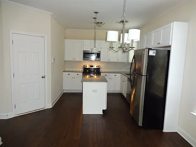2049 Greenfern Ct — Photo 4