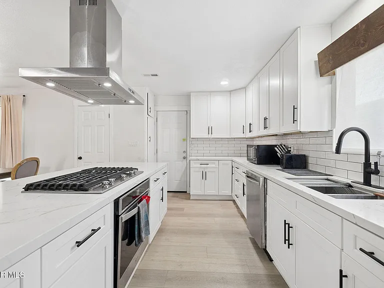 2301 Mono St — Photo 6