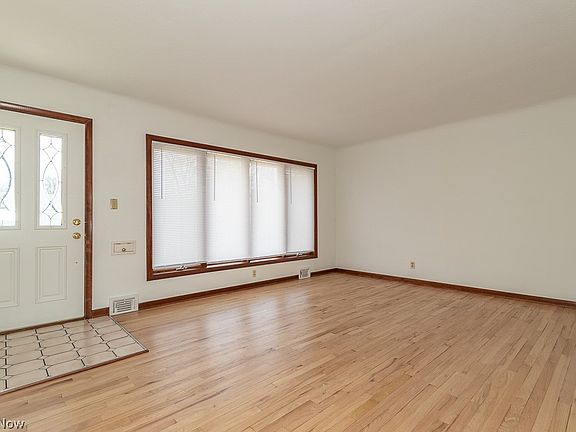 3rd image of 1552 Algiers Dr