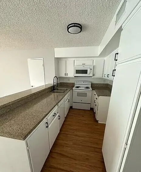 1247 N June St — Photo 6
