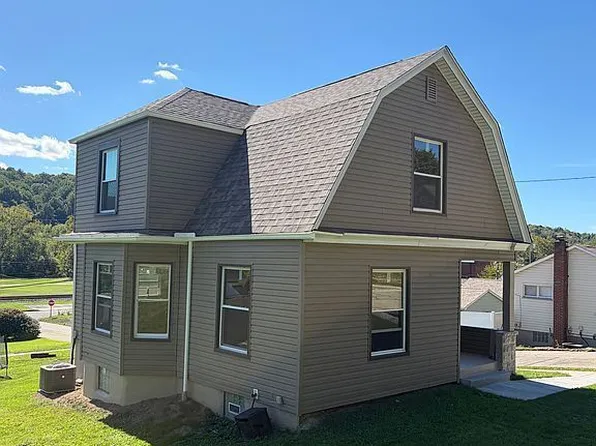 403 E Wood St, Lowellville, OH 44436