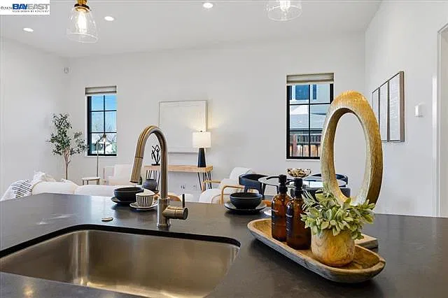 2 bed, 1.5 bath, 1200 sqft, $3,500 — Photo 4