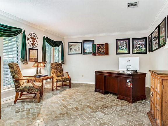 5th image of 2205 Strathmore Dr