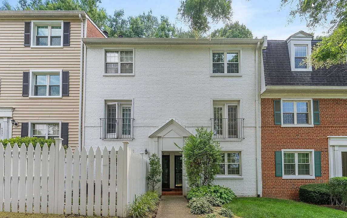 2 bed, 810 sqft, $2,400 — Photo 1