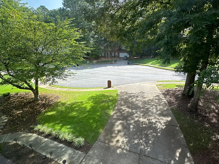 Pinehollow Ct — Photo 42