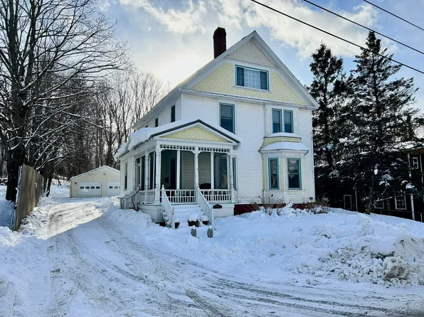 19 Maple Street, Dexter, ME 04930