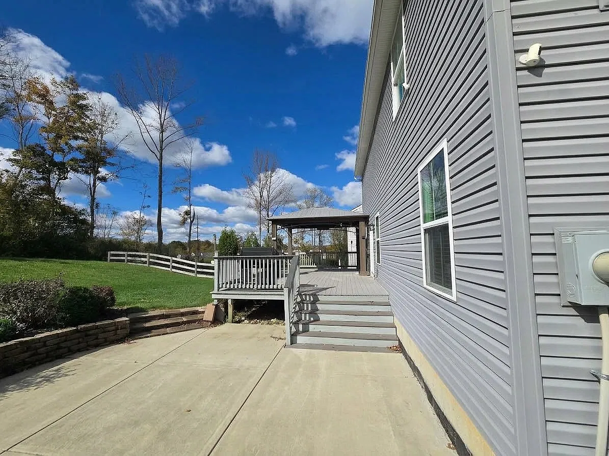 4 bed, 1903 sqft, $2,600 — Photo 2